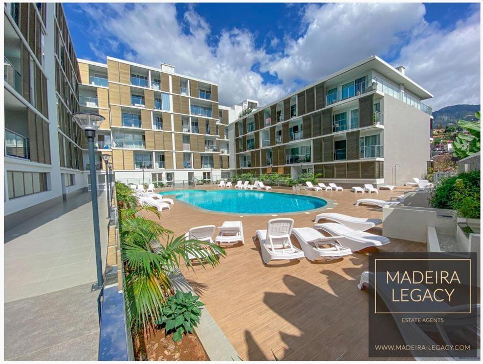 Madalenas Palace- Apartment ฟุงชาล ภายนอก รูปภาพ