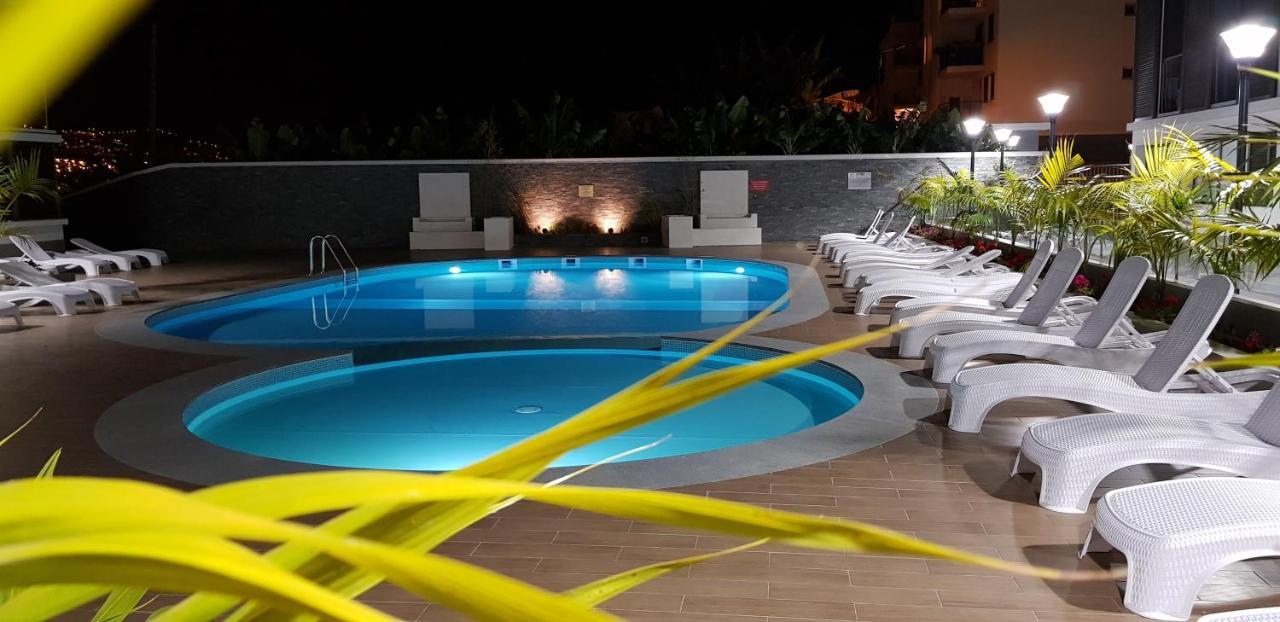 Madalenas Palace- Apartment ฟุงชาล ภายนอก รูปภาพ